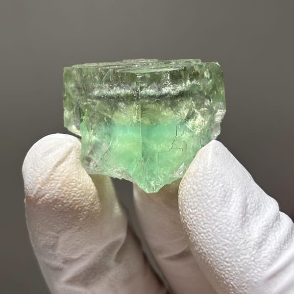 Fluorite Xianghualing 2.4 cm — complete view