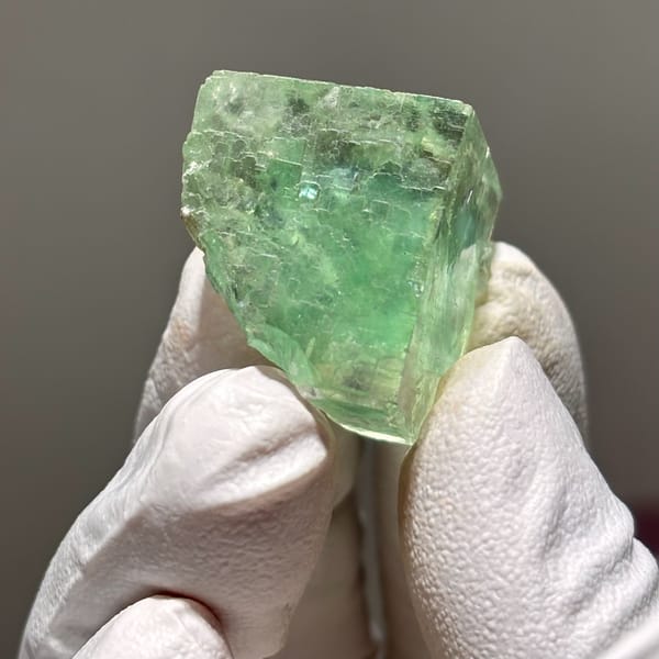 Fluorite Xianghualing 2.4 cm — detail view