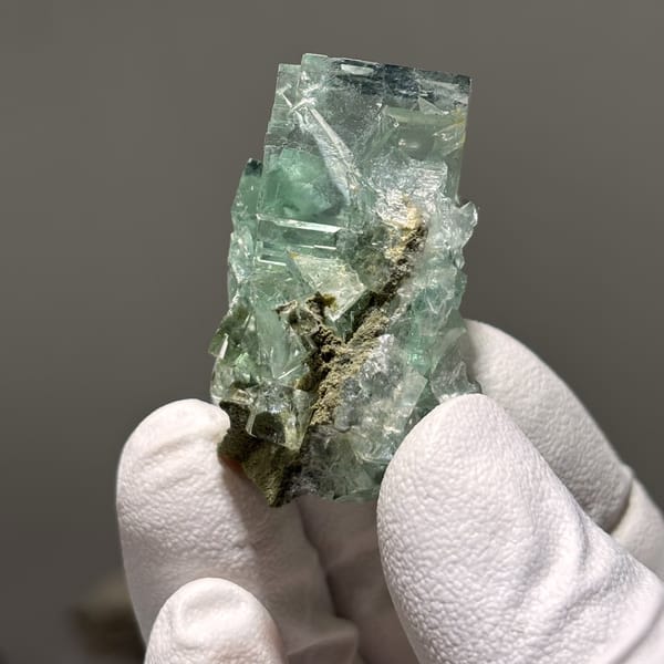 Fluorite B Xianghualing 4.0 cm — alternate view