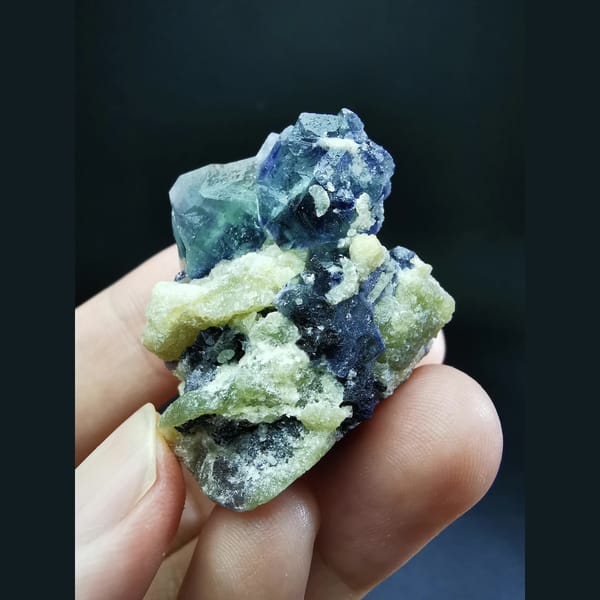 Blue-green fluorite with mica — complete view