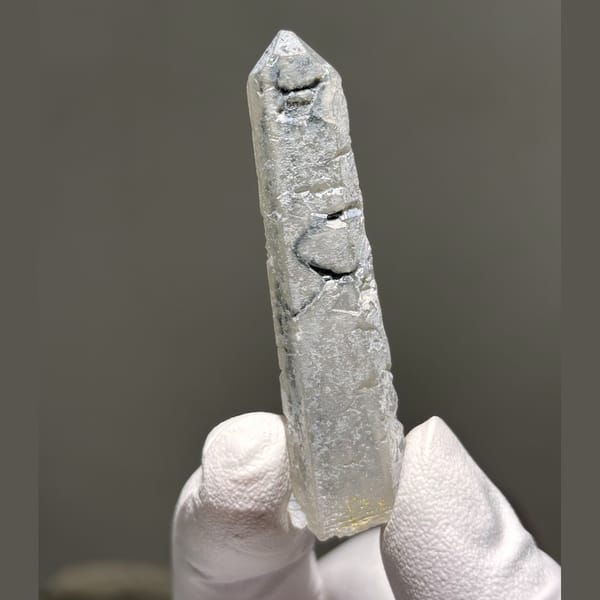 Slender Quartz Floater Inner Mongolia 6.1 cm — complete view