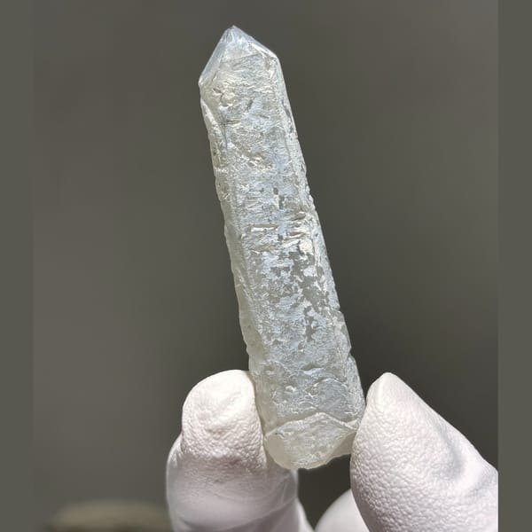 Slender Quartz Floater Inner Mongolia 6.1 cm — alternate view