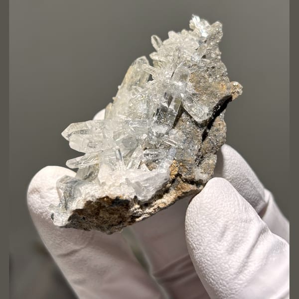 Quartz Cluster Jinkouhe 6.0 cm — complete view