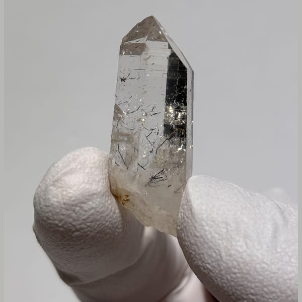 Small Quartz Crystal Xuebaoding 3.3 cm — detail view