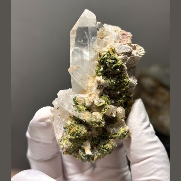 Quartz with Epidote Sichuan 7.8 cm — complete view