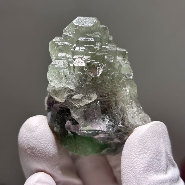 Stepped tricolor fluorite 5.0 cm — detail view