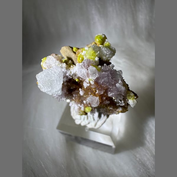 Yellow-Green Creedite with Carlhintzeite and Fluorite 2.5 cm — complete view