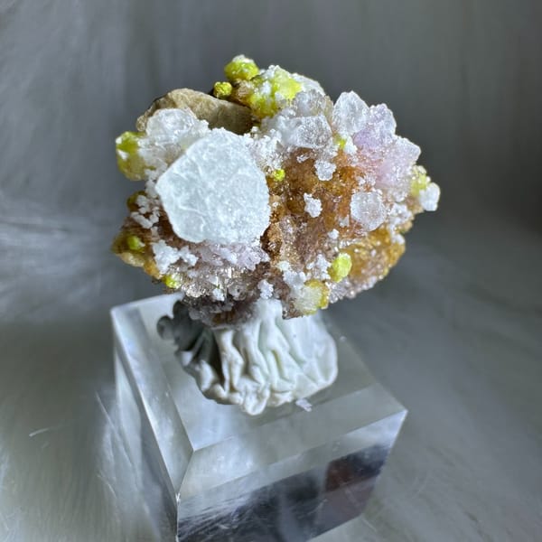 Yellow-Green Creedite with Carlhintzeite and Fluorite 2.5 cm — alternate view