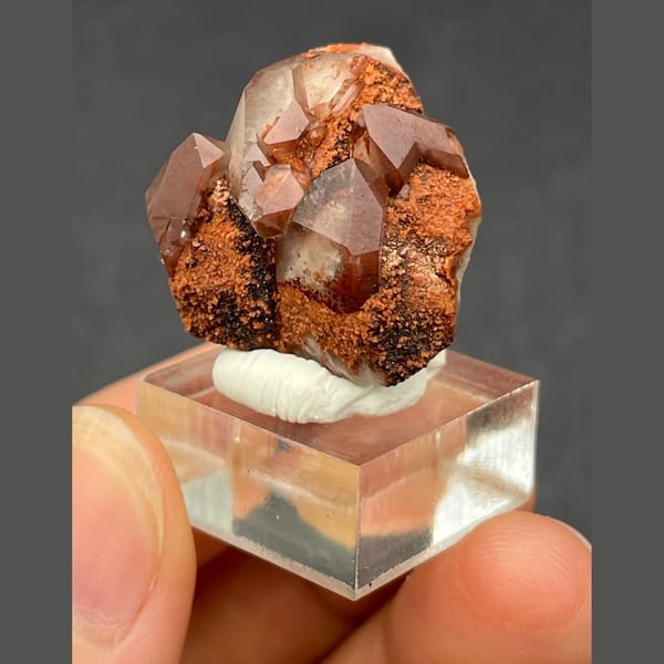 Red quartz from Shanxi — alternate view