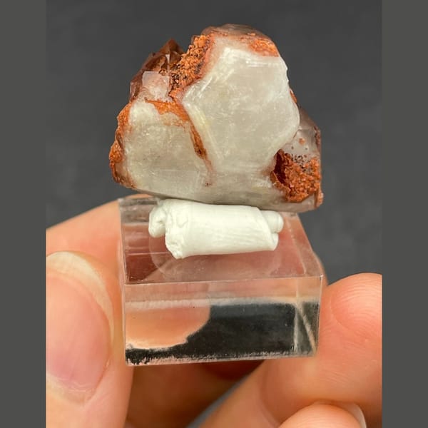 Red quartz from Shanxi — detail view