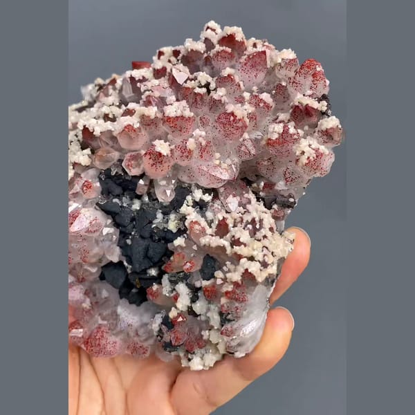 Strawberry quartz with dolomite and chalcopyrite from Dongxiang — detail view