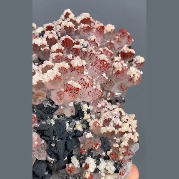 Strawberry quartz with dolomite and chalcopyrite from Dongxiang — detail view