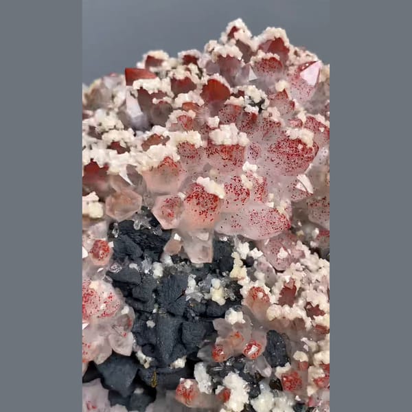 Strawberry quartz with dolomite and chalcopyrite from Dongxiang — detail view