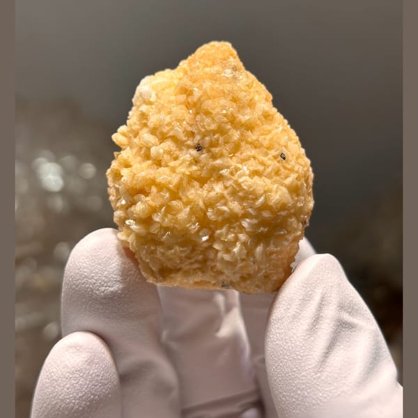 Calcite Floater Yunnan 4.3 cm — detail view