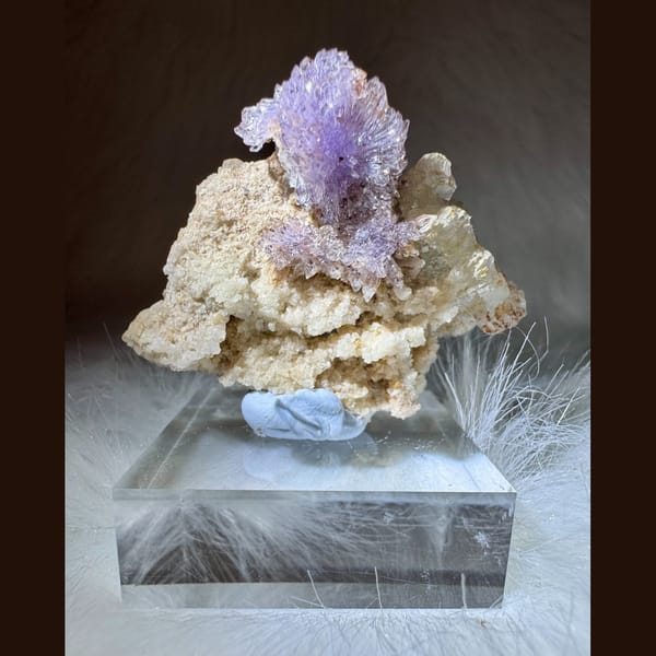 Lavender Creedite Flower on Matrix 5.2 cm — complete view