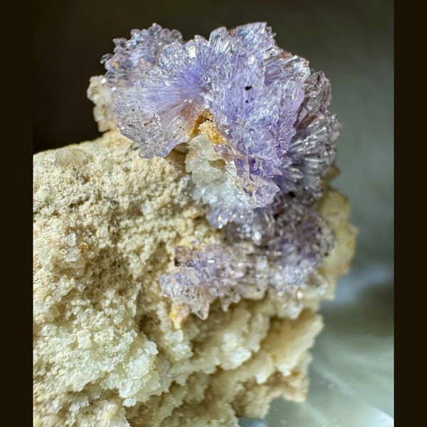 Lavender Creedite Flower on Matrix 5.2 cm — detail view