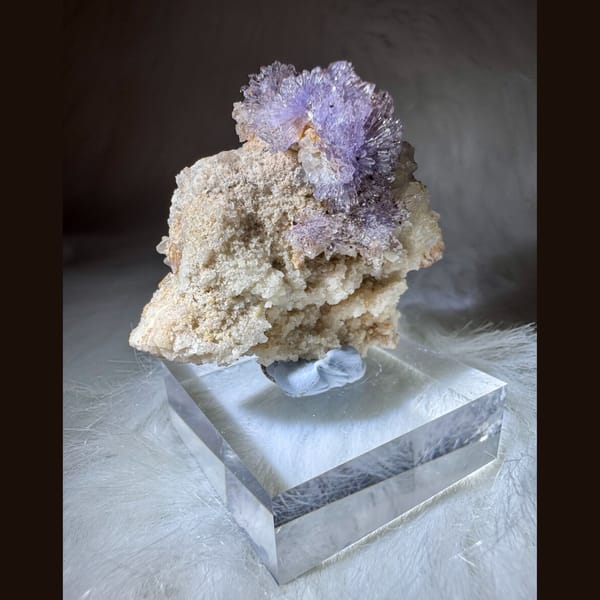 Lavender Creedite Flower on Matrix 5.2 cm — detail view