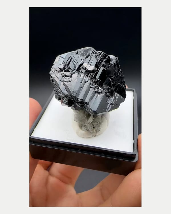 Complete reverse view of compact cassiterite cluster