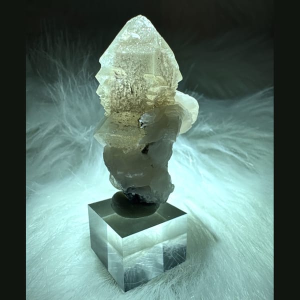 Quartz Scepter with Calcite Inner Mongolia 5.0 cm — detail view
