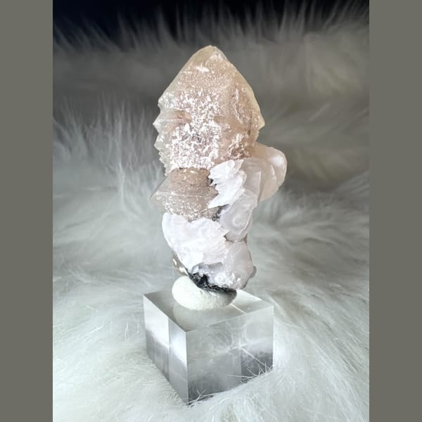 Quartz Scepter with Calcite Inner Mongolia 5.0 cm — detail view