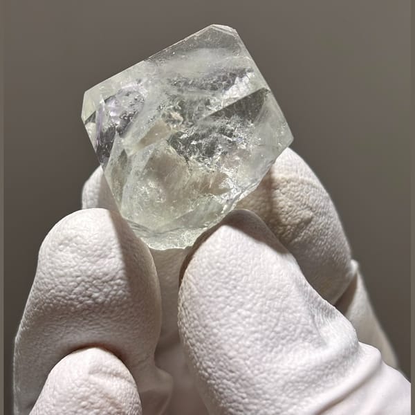 Fluorite B Zhejiang 2.3 cm — complete view