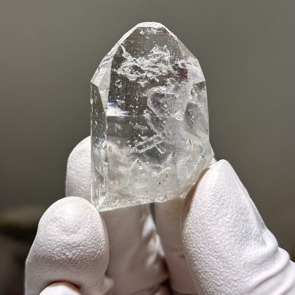 Quartz Crystal Xuebaoding 3.7 cm — complete view