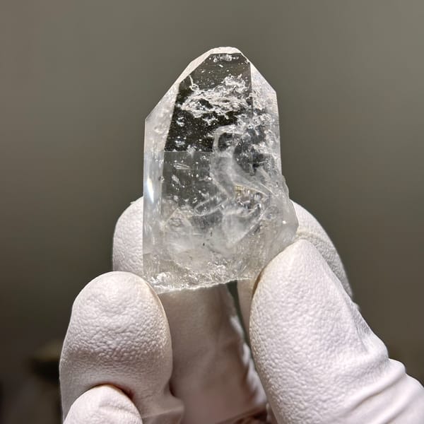 Quartz Crystal Xuebaoding 3.7 cm — detail view