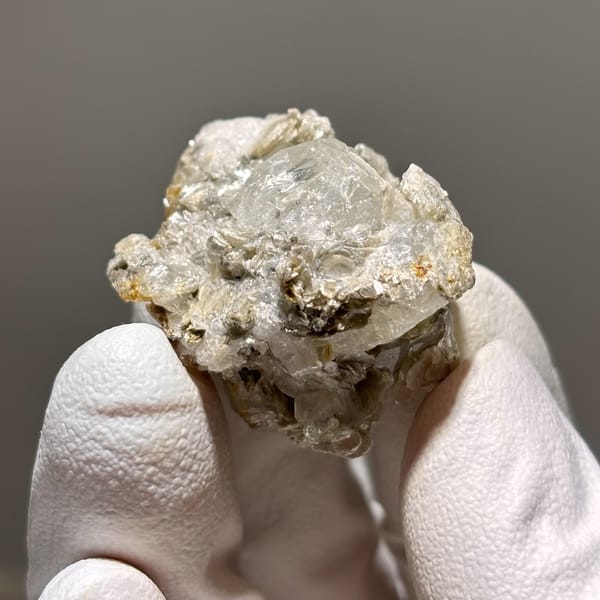 Aquamarine with Mica Xuebaoding 3.3 cm — complete view