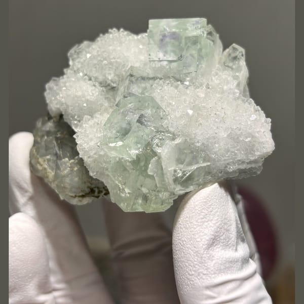 Fluorite with Quartz Zhejiang 7.4 cm — detail view