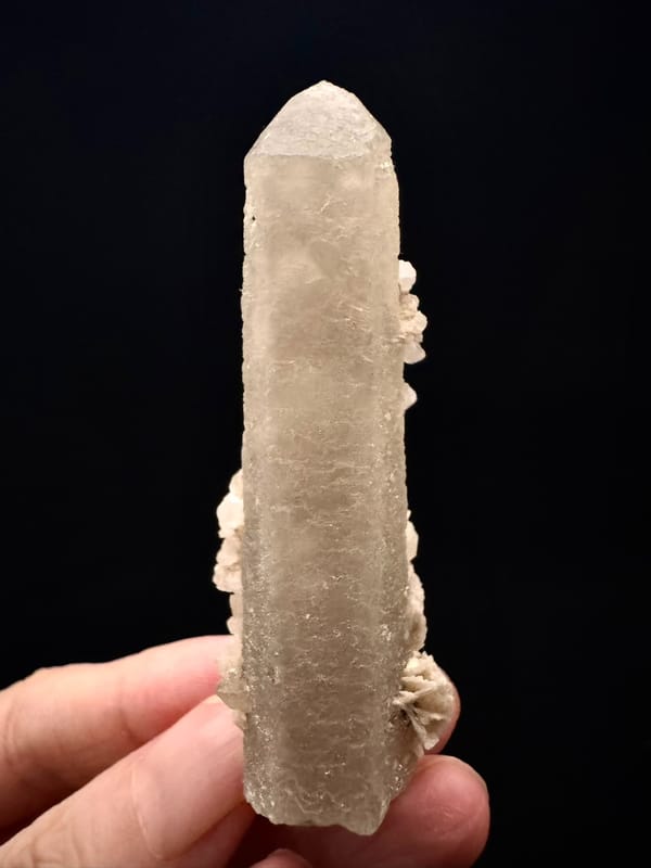 Quartz with petal-like calcite from Inner Mongolia, complete reverse view showing broad quartz faces