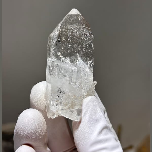 Quartz Point Xuebaoding 5.9 cm — complete view