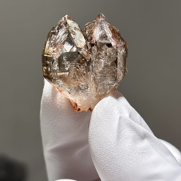 Quartz Floater Namibia 3.0 cm — complete view
