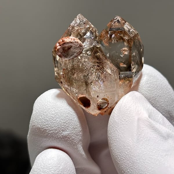 Quartz Floater Namibia 3.0 cm — detail view