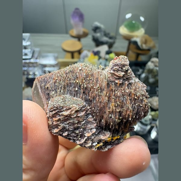Tower-like calcite coated with hematite and pyrite — complete view