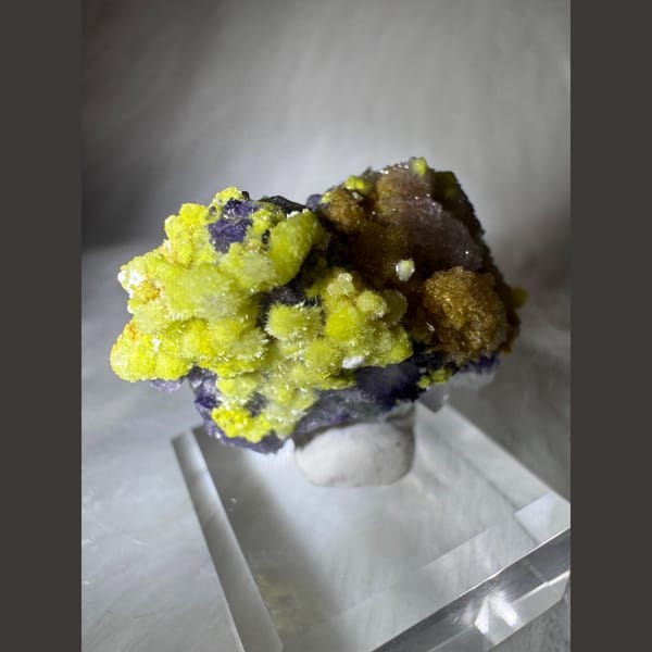 Creedite, Fluorite and Carlhintzeite Cluster 3.5 cm — detail view