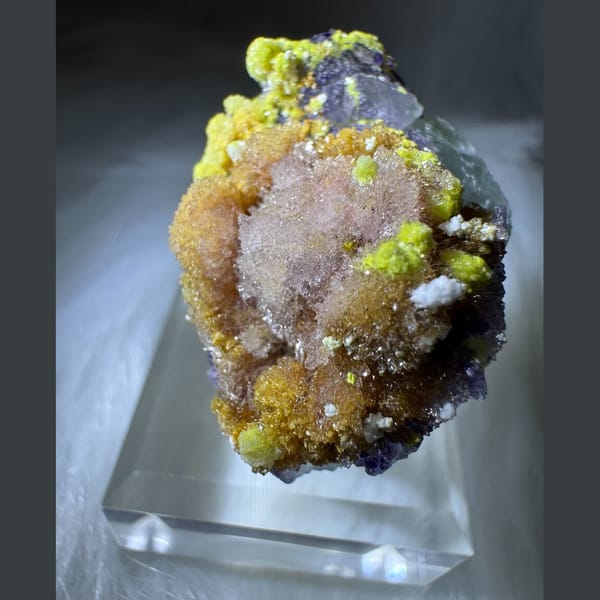 Creedite, Fluorite and Carlhintzeite Cluster 3.5 cm — detail view