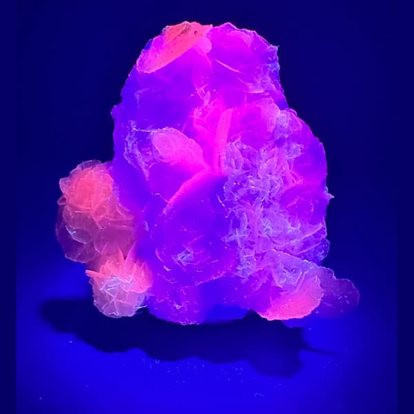 Elongated Fluorite with Petal Calcite Yaogangxian 2.5 cm — complete view