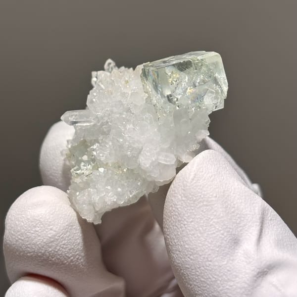 Fluorite on Quartz Zhejiang 4.6 cm — detail view