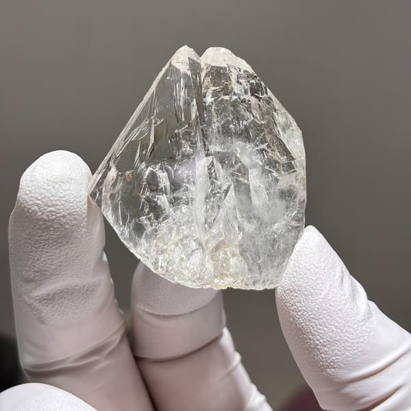 Quartz Crystal Xuebaoding 4.7 cm — alternate view