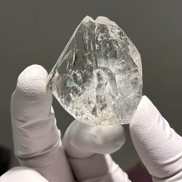 Quartz Crystal Xuebaoding 4.7 cm — detail view