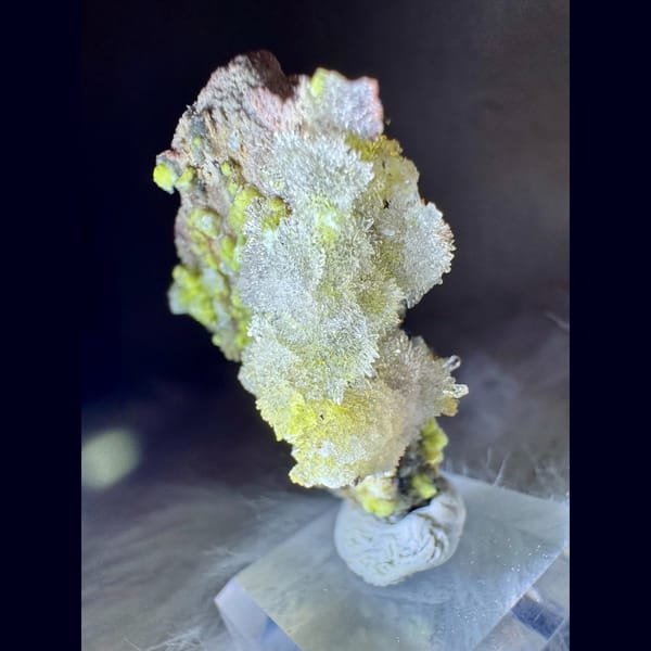 Carlhintzeite with White Creedite 4.3 cm — detail view