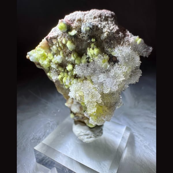 Carlhintzeite with White Creedite 4.3 cm — detail view