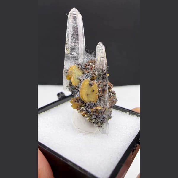 Quartz with Siderite and Sphalerite Yaogangxian 3.3 cm — detail view
