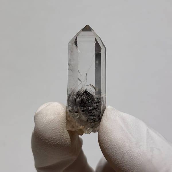 Quartz Point with Inclusions Jinkouhe 4.0 cm — complete view