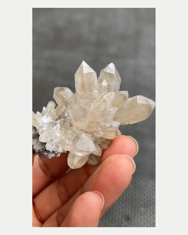 Complete left oblique view of quartz with metallic lollingite