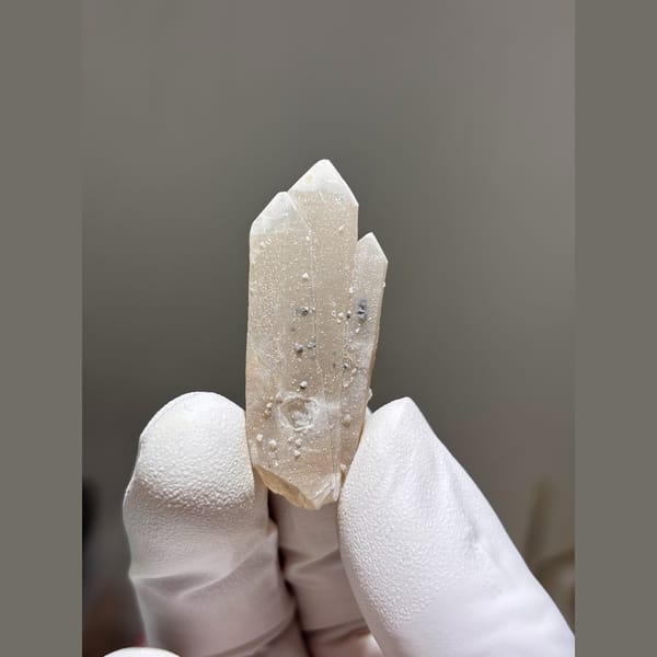 Creamy stacked castle quartz points from Inner Mongolia — detail view