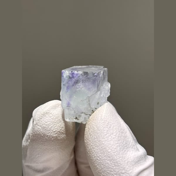 Glassy pale lilac fluorite cube from Zhejiang — alternate view