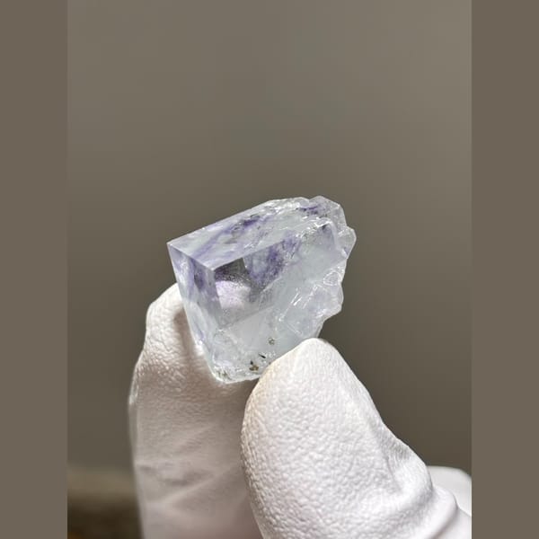 Glassy pale lilac fluorite cube from Zhejiang — alternate view