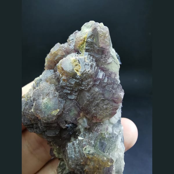 Stepped fluorite with quartz and marmatite from Huanggangliang — detail view