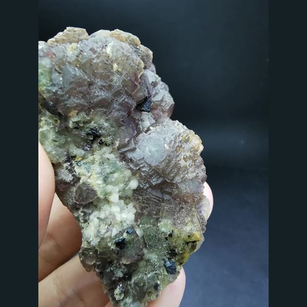 Stepped fluorite with quartz and marmatite from Huanggangliang — detail view